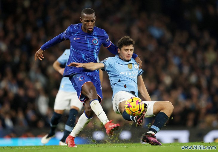 Dùng tân binh người Uzbekistan， Man City đánh bại Chelsea - Ảnh 1.