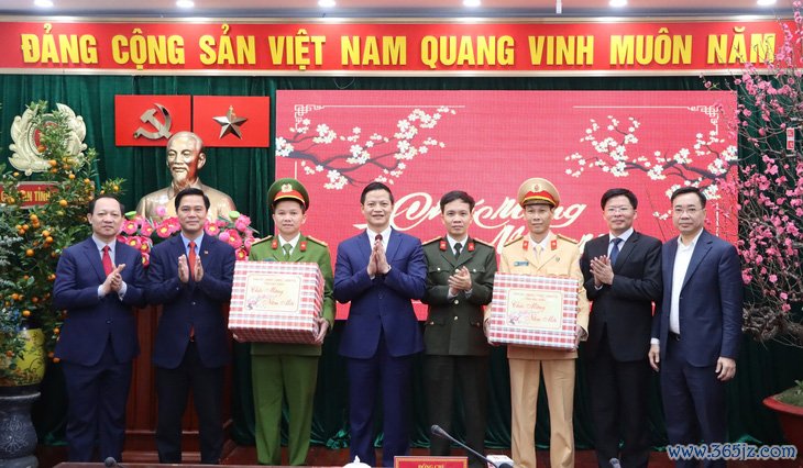 Vụ đường dây lừa đảo， giả danh công an lừa hơn 13.000 người: Bắc Ninh trao 'thưởng' nóng - Ảnh 2.